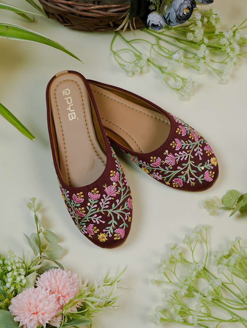 women embroidered slip on jutis - 22072803 -  Zoom Image - 0