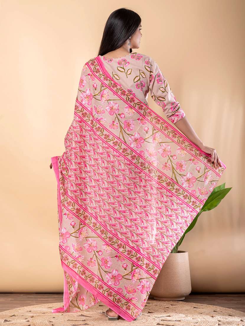women floral three quarter sleeve kurta pant with dupatta set - 22072860 -  Standard Image - 3
