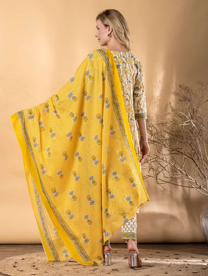 women floral three quarter sleeve kurta pant with dupatta set - 22072888 -  Standard Image - 3