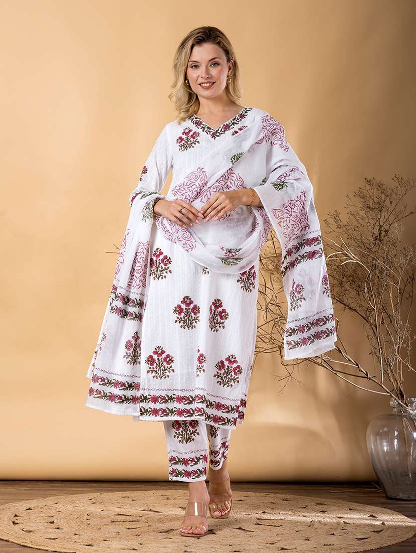 women floral three quarter sleeve kurta pant with dupatta set