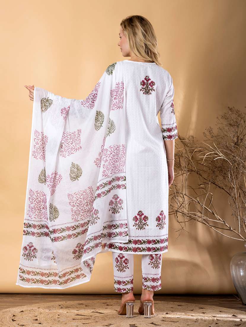 women floral three quarter sleeve kurta pant with dupatta set - 22072891 -  Standard Image - 3