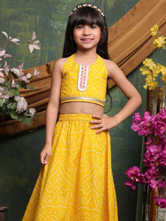 girls bandhnai print sleveeless lehenga choli set - 22072996 - Standard Image - 5