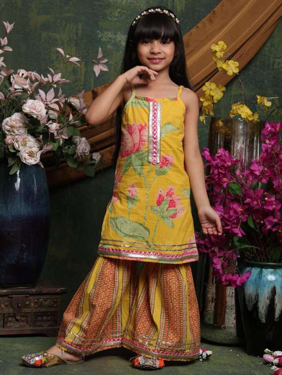 girls floral print sleeveless kurta and sharara set - 22073045 - Zoom Image - 0