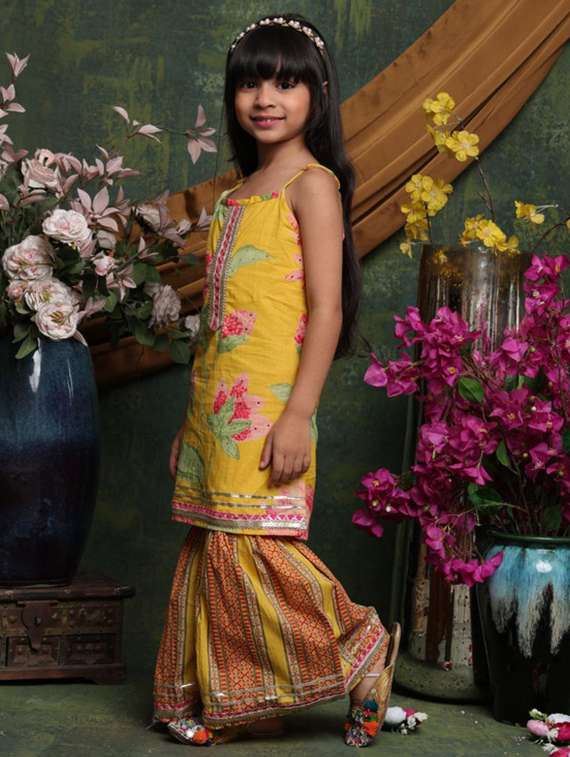girls floral print sleeveless kurta and sharara set - 22073045 - Standard Image - 3