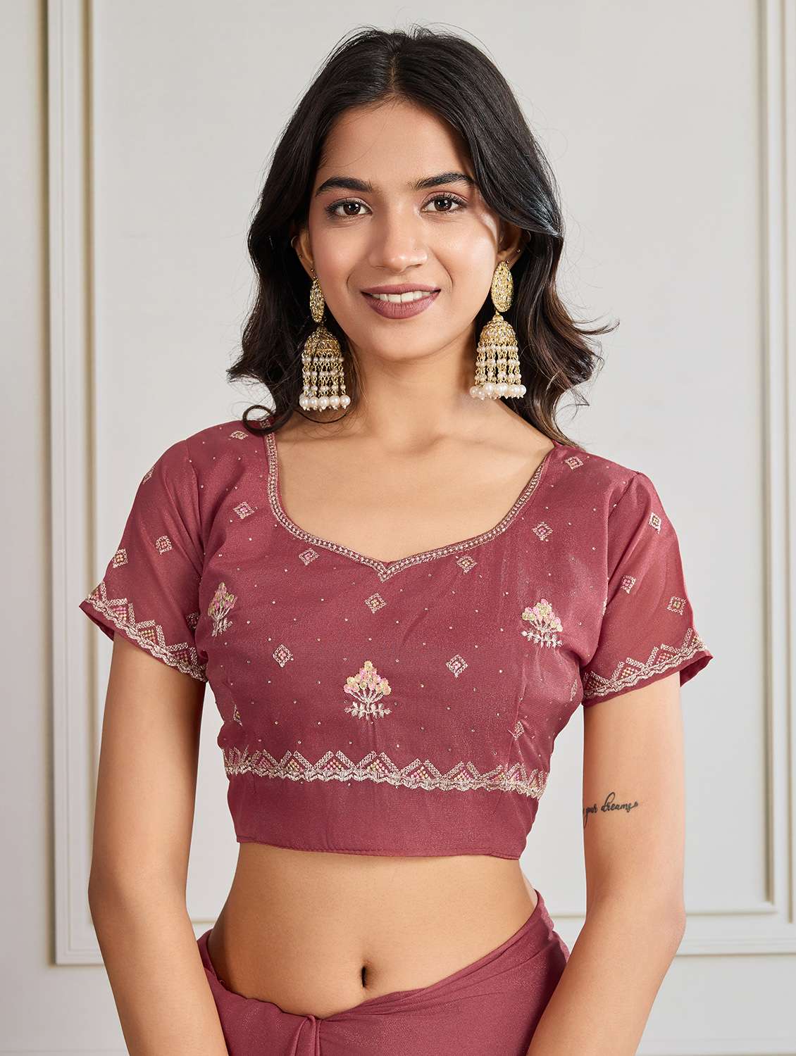 women solid with work embroidered saree with blouse - 22073986 - Standard Image - 5