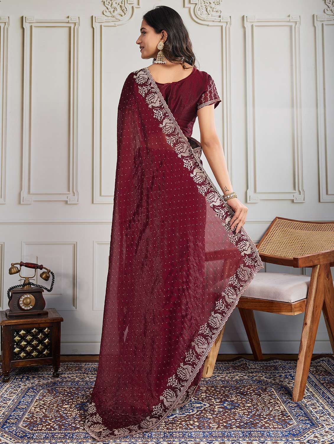 women solid with work embroidered saree with blouse - 22073987 - Standard Image - 3
