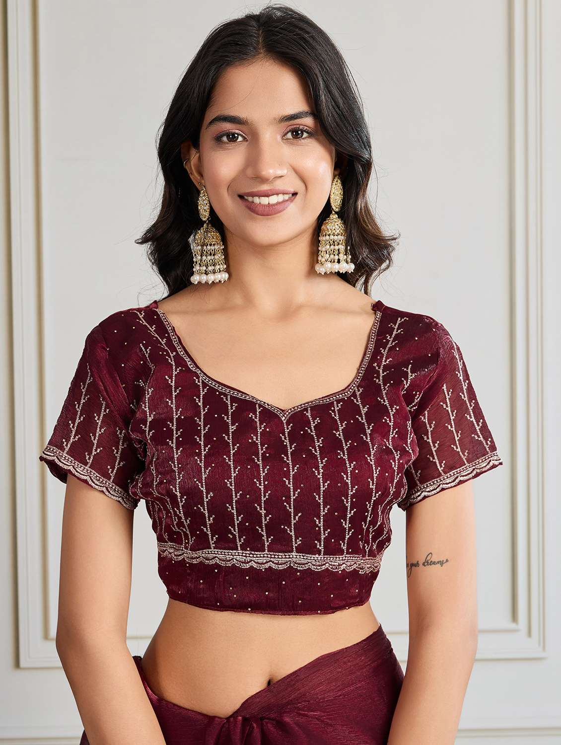 women solid with work embroidered saree with blouse - 22073987 - Standard Image - 5