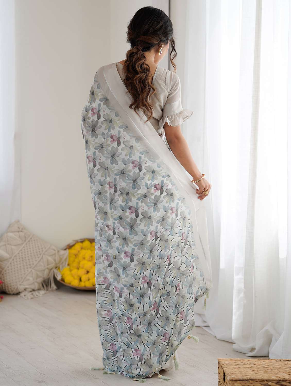 women floral printed saree with blouse - 22074108 -  Standard Image - 3