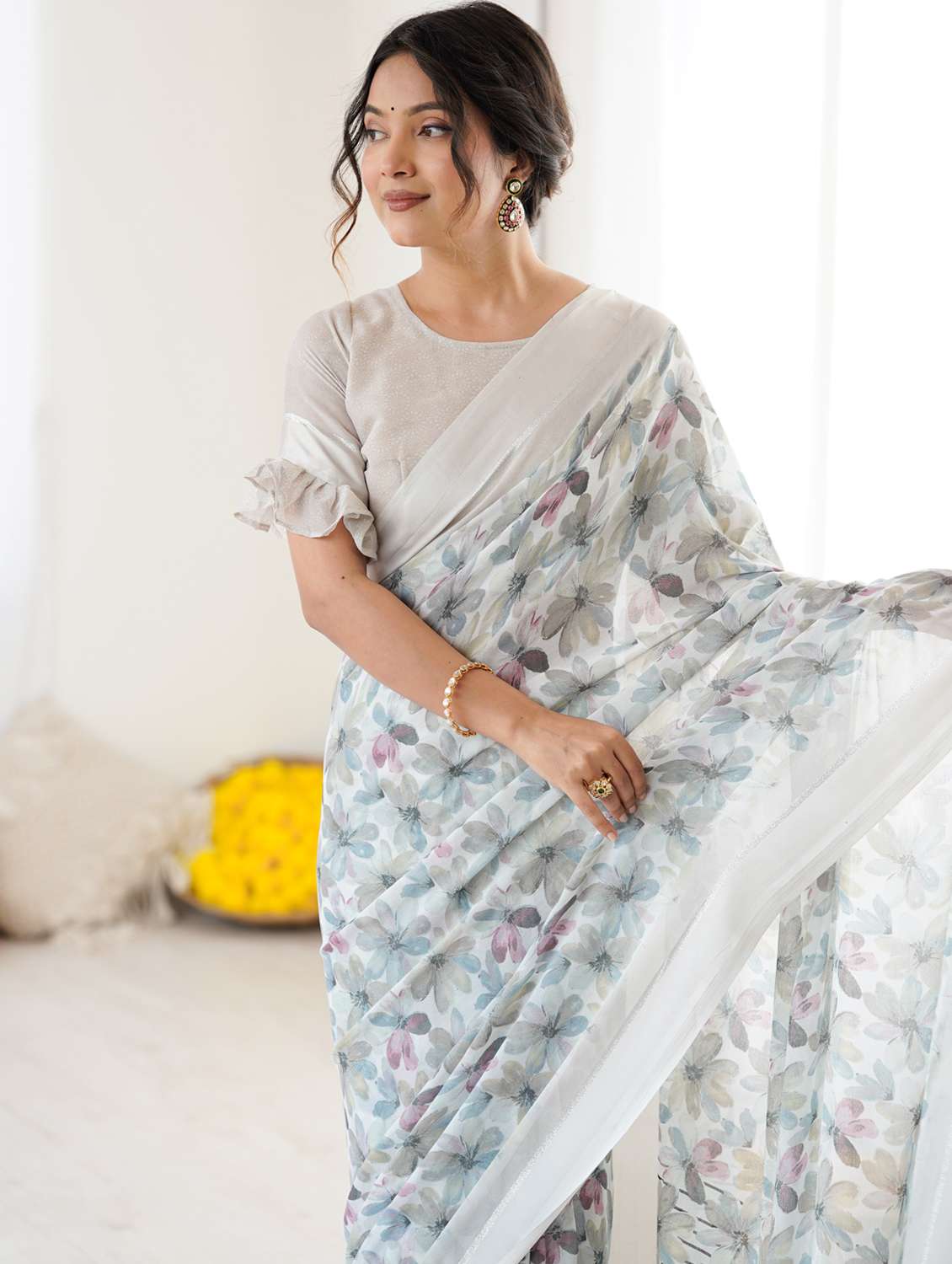 women floral printed saree with blouse - 22074108 -  Standard Image - 5