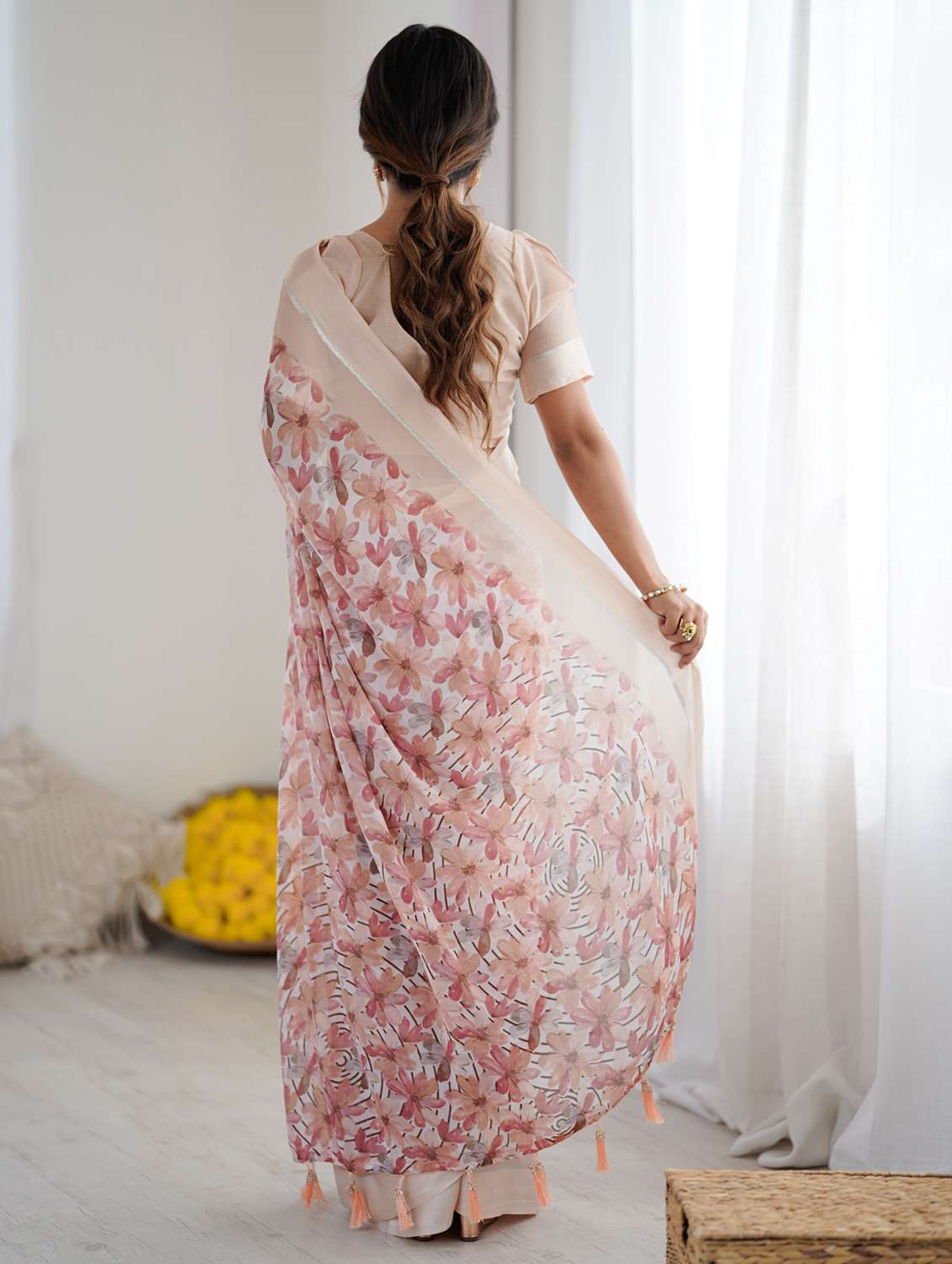 women floral printed saree with blouse - 22074110 -  Standard Image - 3