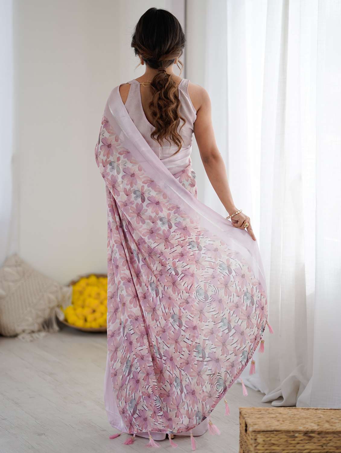 women floral printed saree with blouse - 22074111 -  Standard Image - 3