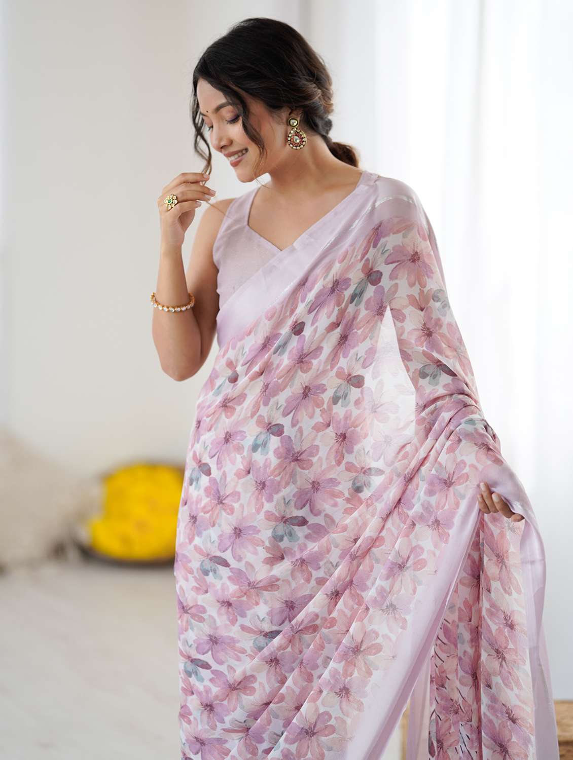 women floral printed saree with blouse - 22074111 -  Standard Image - 5