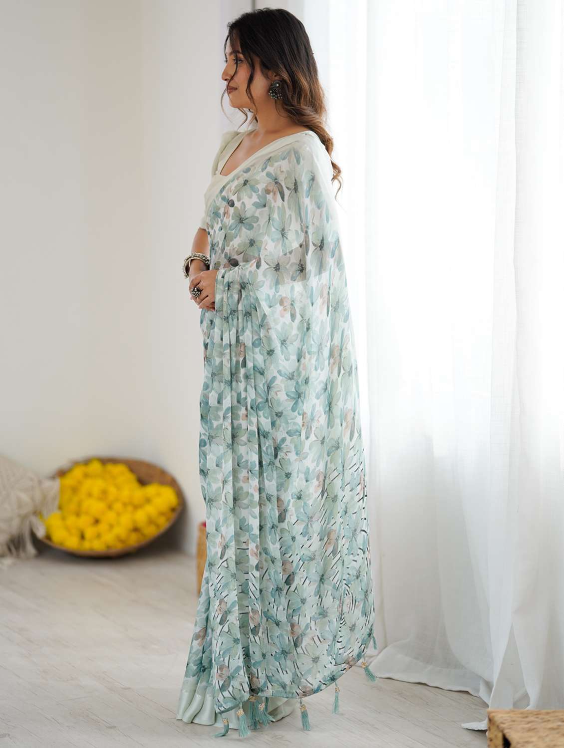 women floral printed saree with blouse - 22074112 -  Standard Image - 3