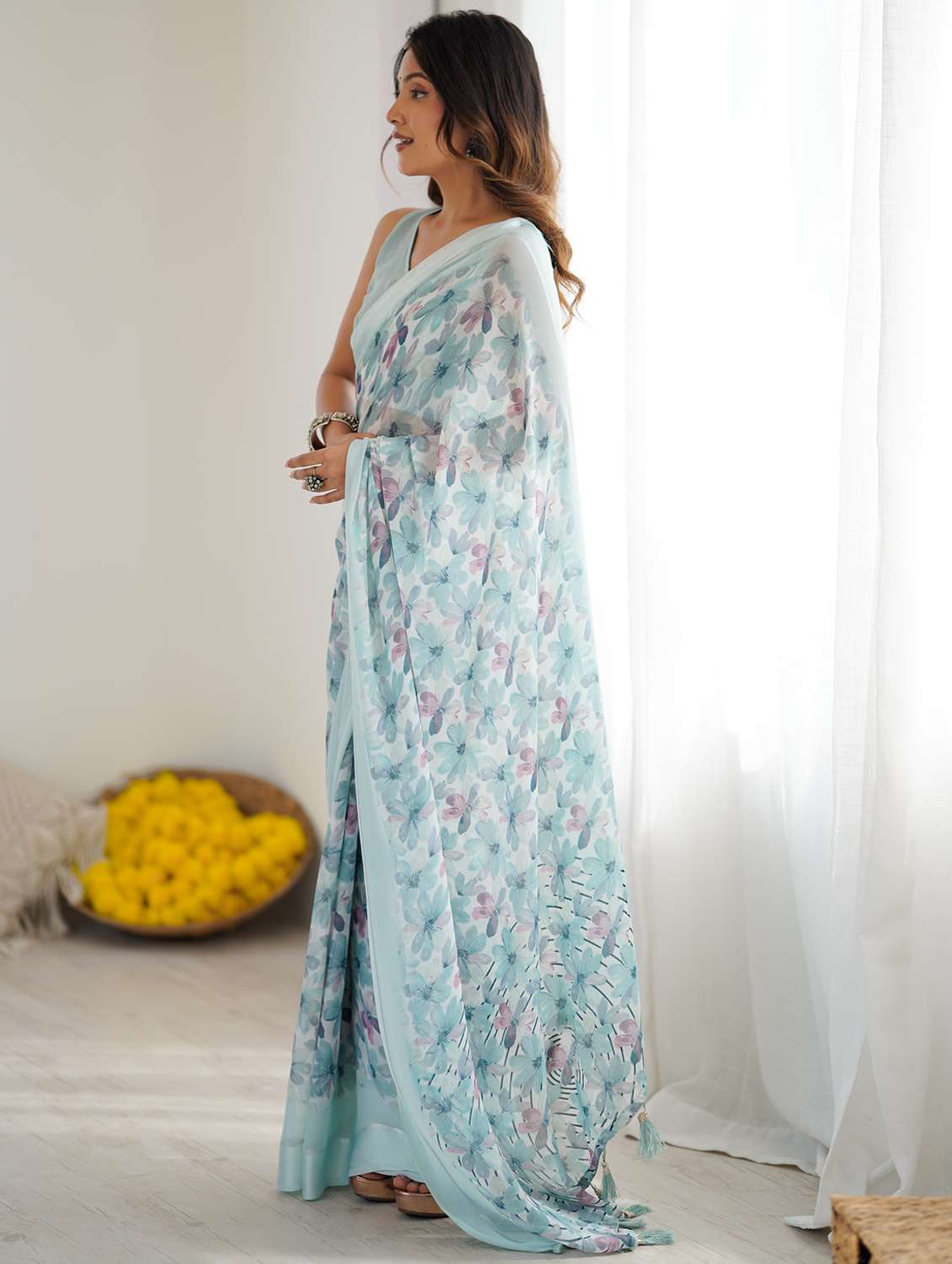 women floral printed saree with blouse - 22074113 -  Standard Image - 3