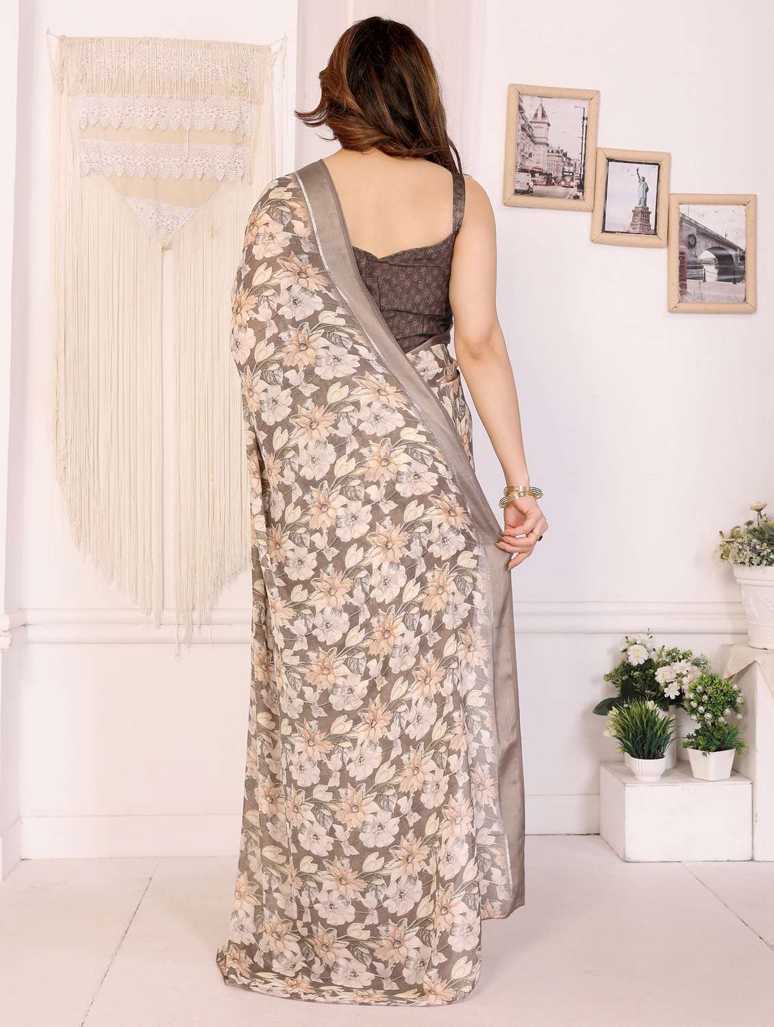 women floral printed saree with blouse - 22074116 -  Standard Image - 3