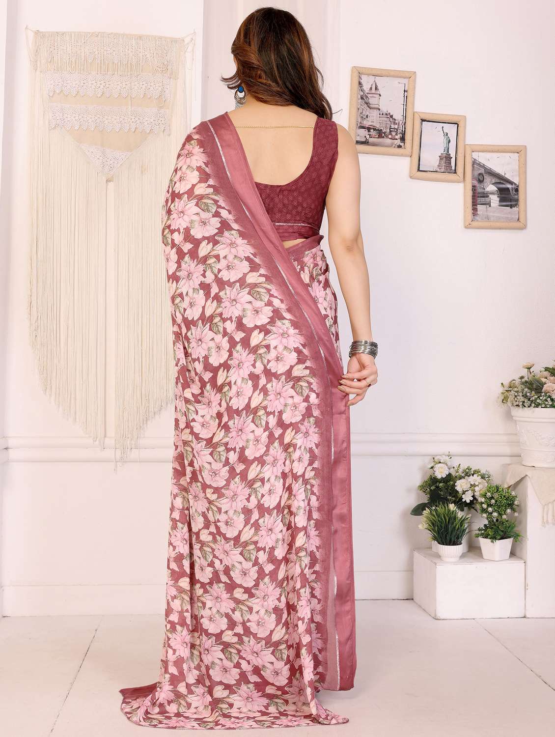 women floral printed saree with blouse - 22074118 - Standard Image - 3