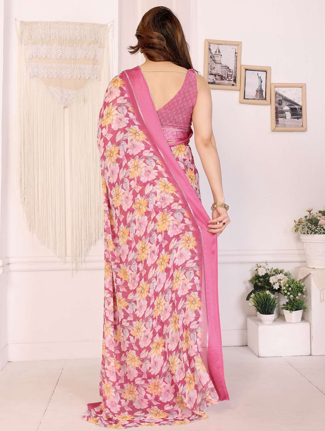 women floral printed saree with blouse - 22074119 - Standard Image - 3