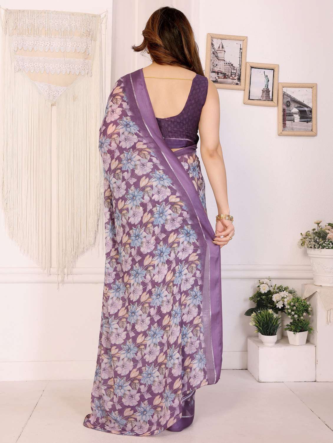 women floral printed saree with blouse - 22074120 - Standard Image - 3