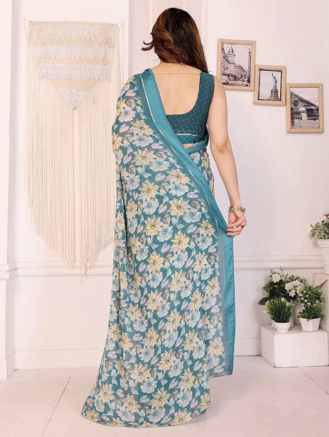 women floral printed saree with blouse - 22074121 - Standard Image - 3