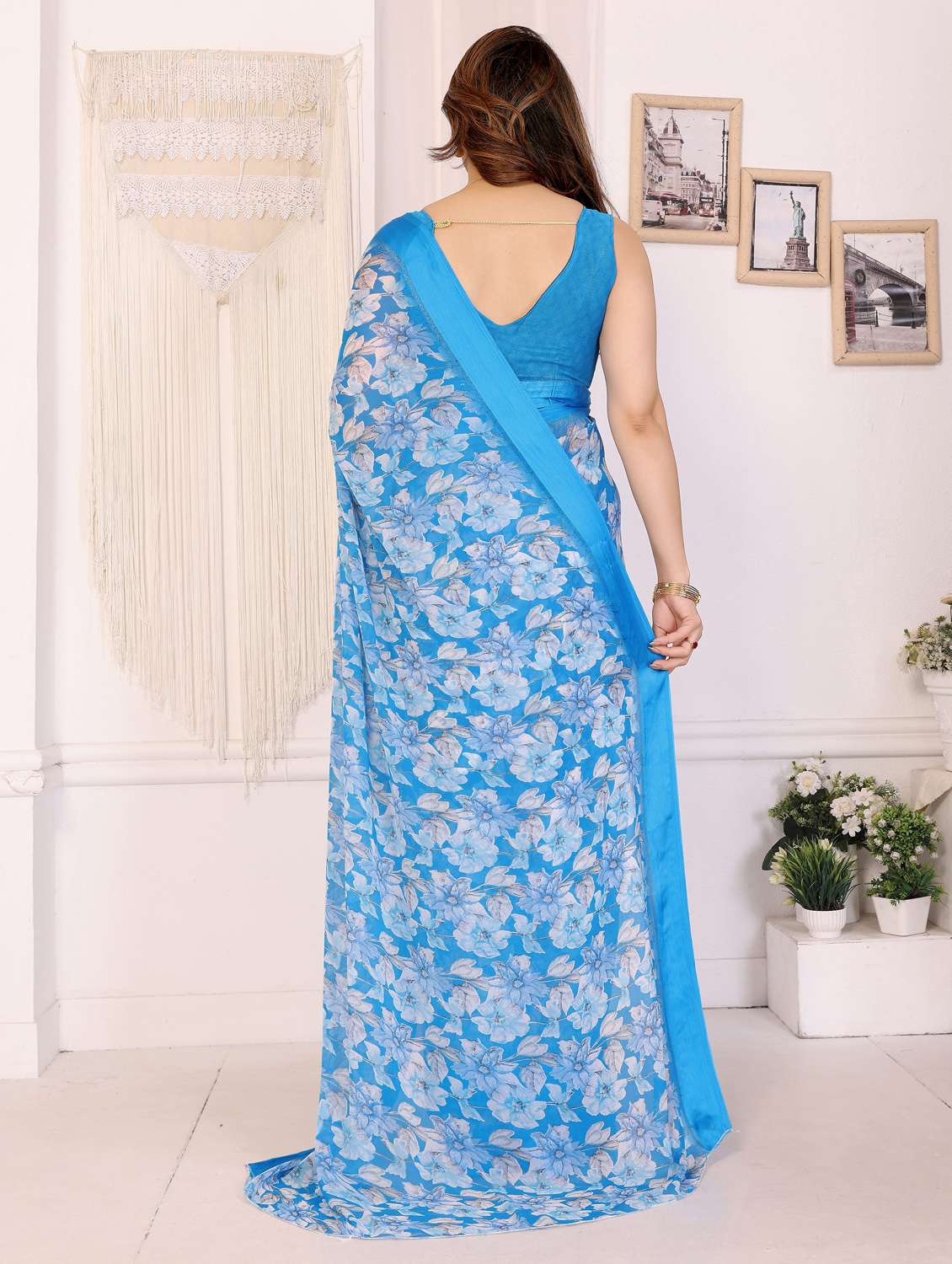 women floral printed saree with blouse - 22074122 - Standard Image - 3