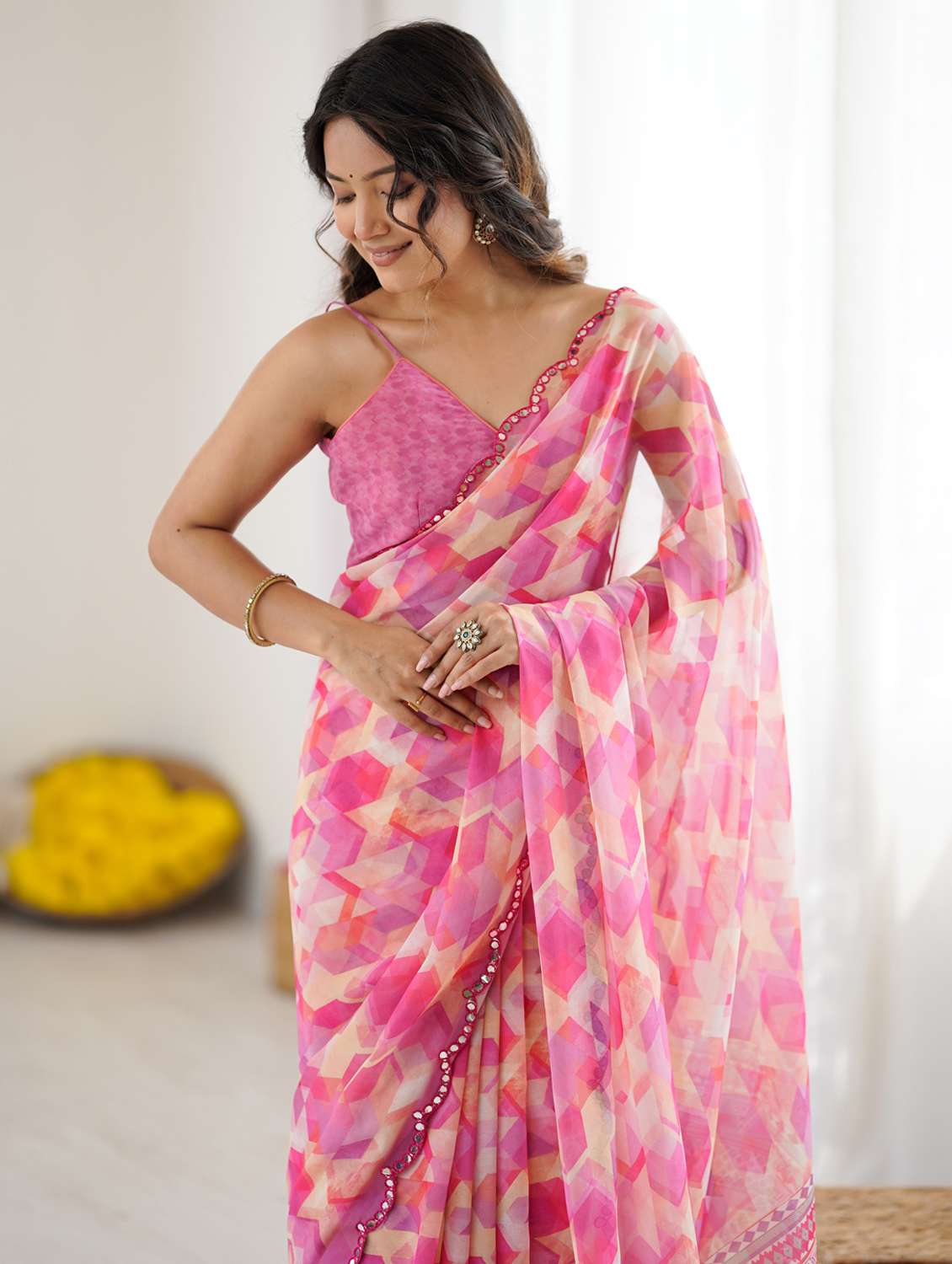 women printed casual wear saree with blouse - 22074126 - Standard Image - 5