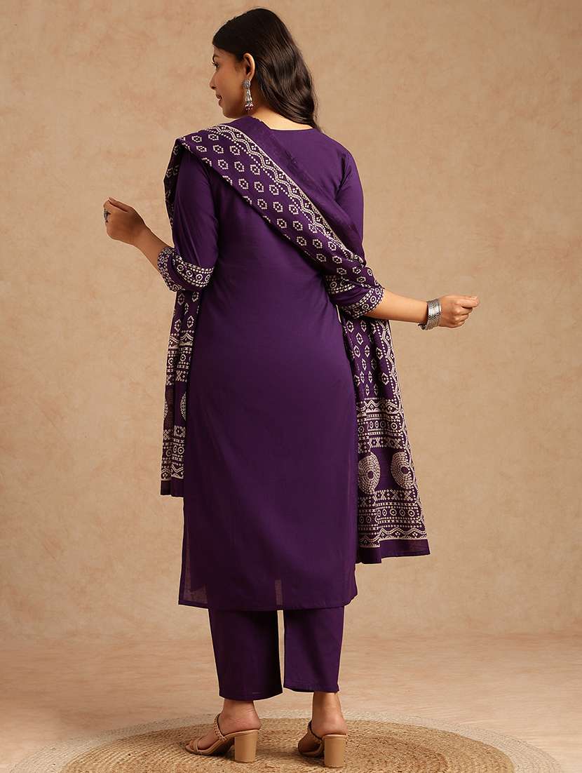 women bandhani printed three quarter sleeve kurta pant with dupatta set - 22074150 -  Standard Image - 3