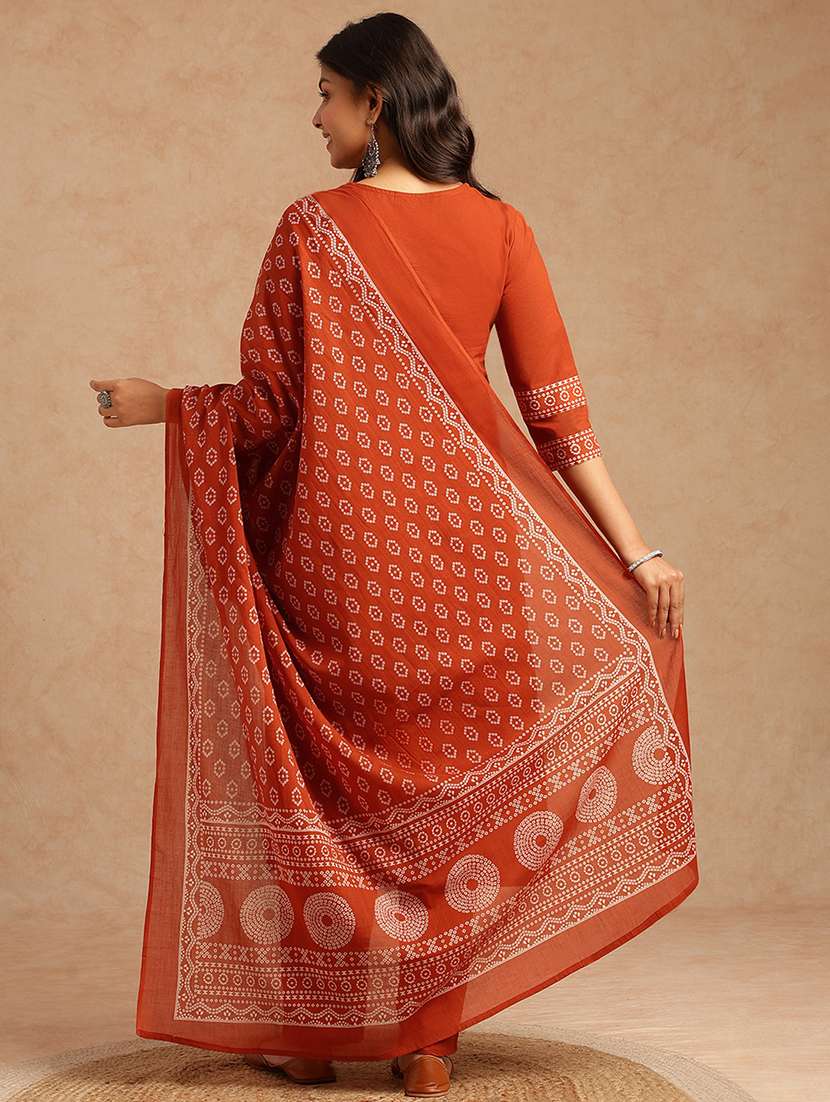 women bandhani printed three quarter sleeve kurta pant with dupatta set - 22074152 -  Standard Image - 3