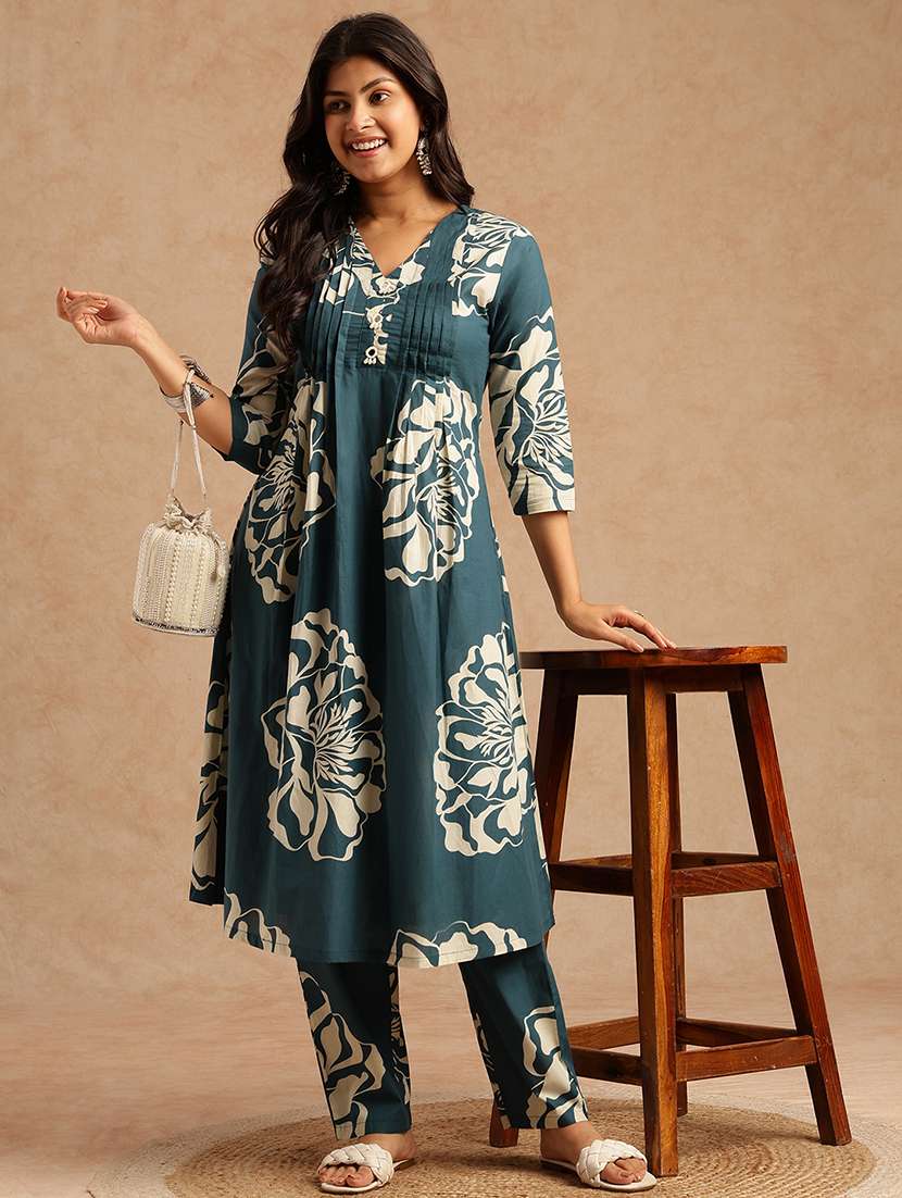women printed three quarter sleeve kurta pant set