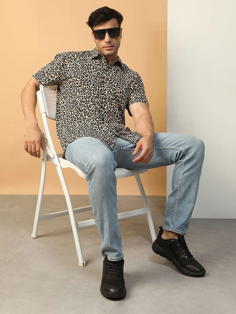 men animal printed short sleeve regular fit casual shirt - 22074214 -  Standard Image - 3