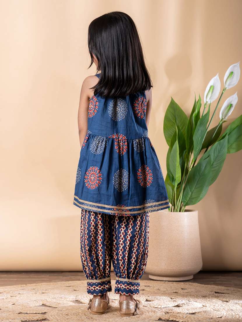 girls printed shoulder strap patiyala suit set - 22074249 -  Standard Image - 3