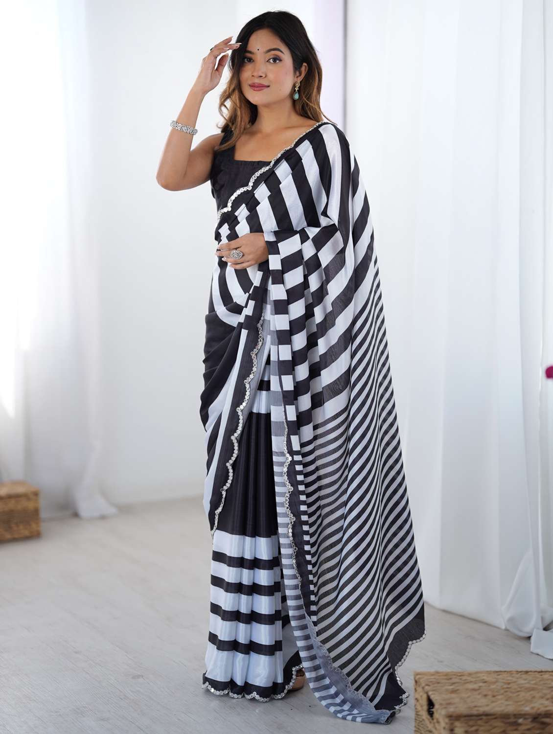 women printed casual wear saree with blouse - 22074511 -  Zoom Image - 0