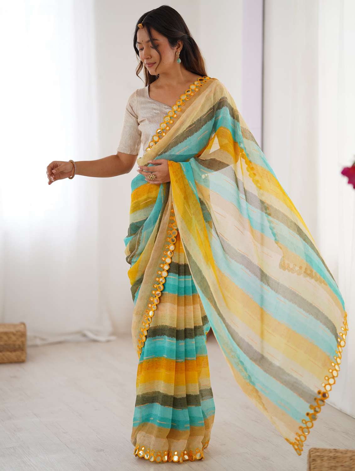 women printed casual wear saree with blouse - 22074623 -  Zoom Image - 0