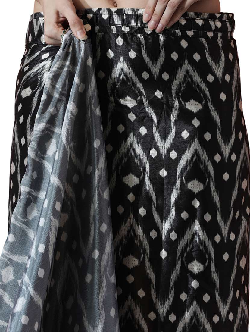 women ikat printed ready to wear saree with blouse - 22074681 - Standard Image - 3
