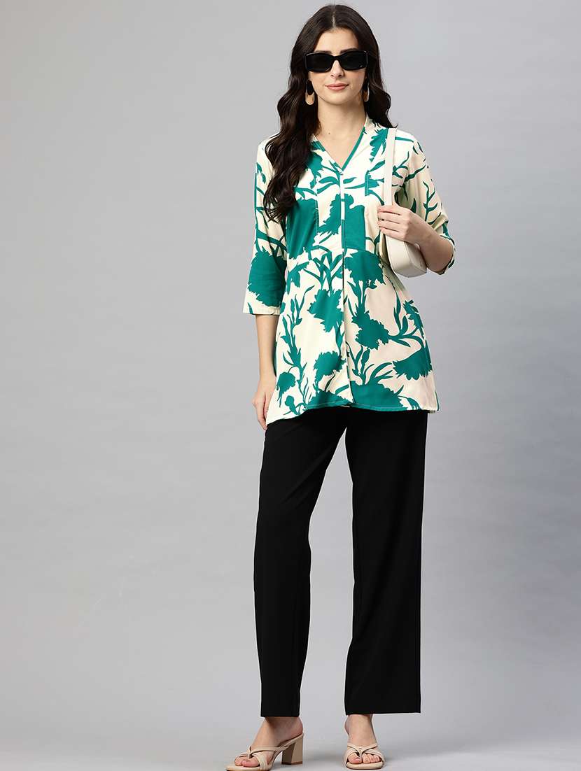 floral print notch neck crepe top - 22074687 - Standard Image - 3