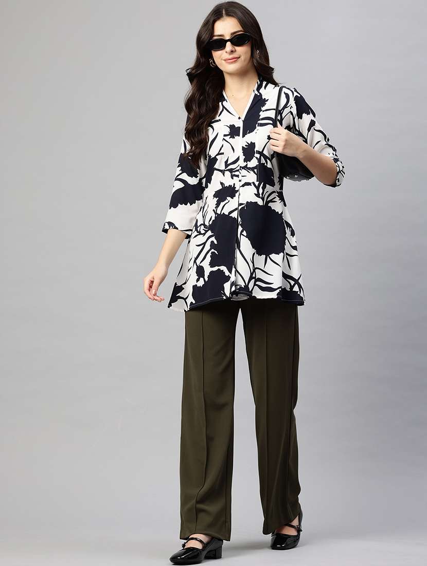 floral print notch neck crepe regular top - 22074688 - Standard Image - 3