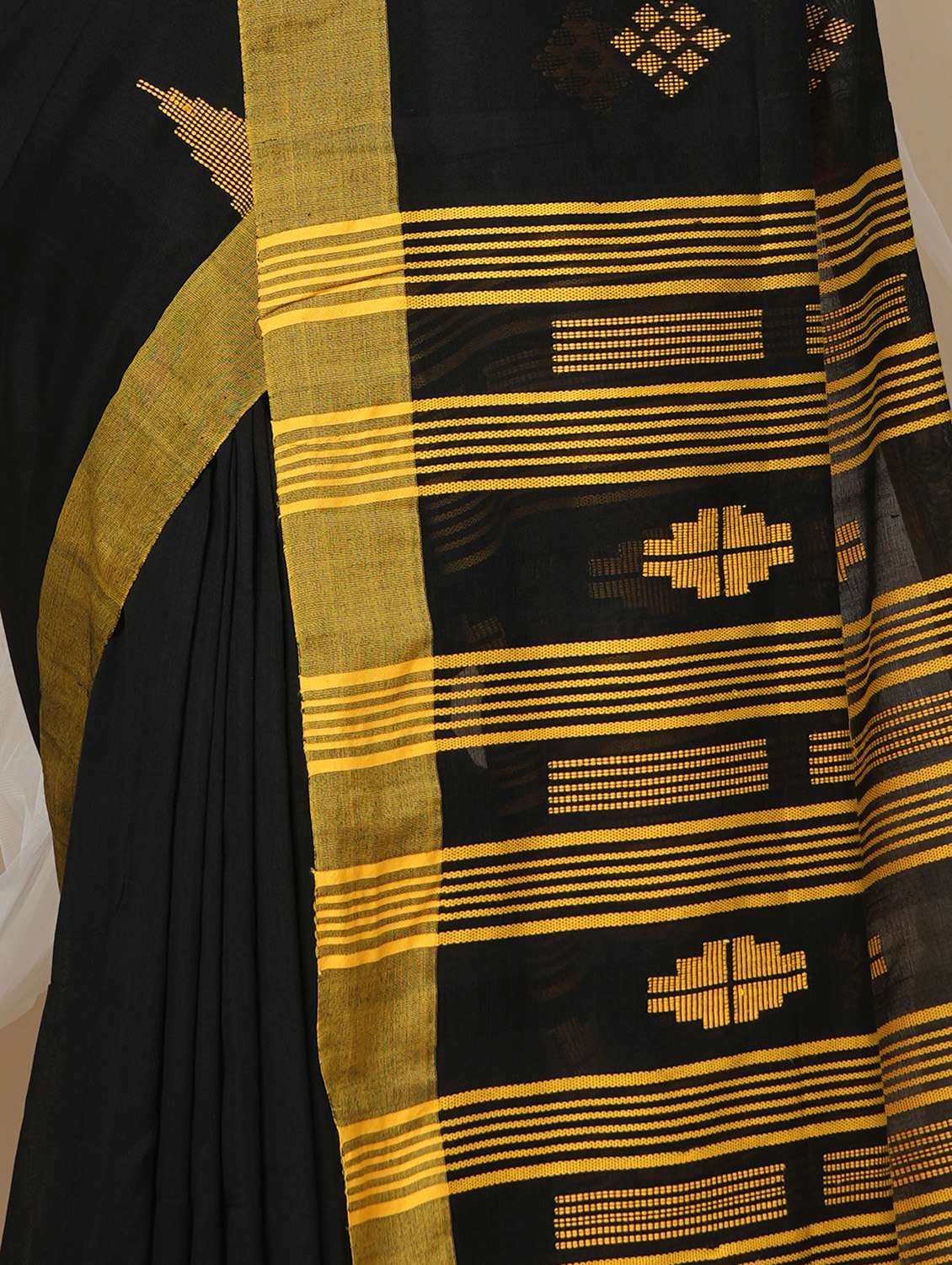 women self design handloom saree with blouse - 22076023 -  Standard Image - 3