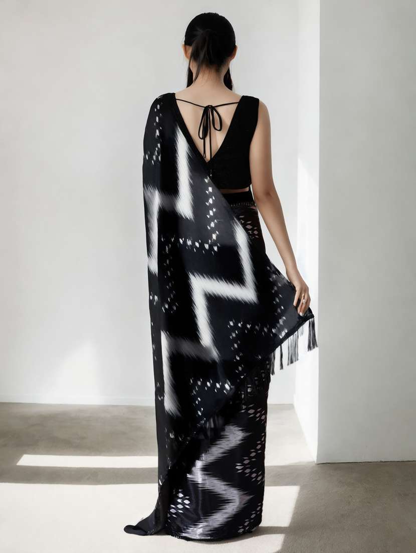 women printed casual wear saree with blouse - 22076084 - Standard Image - 3