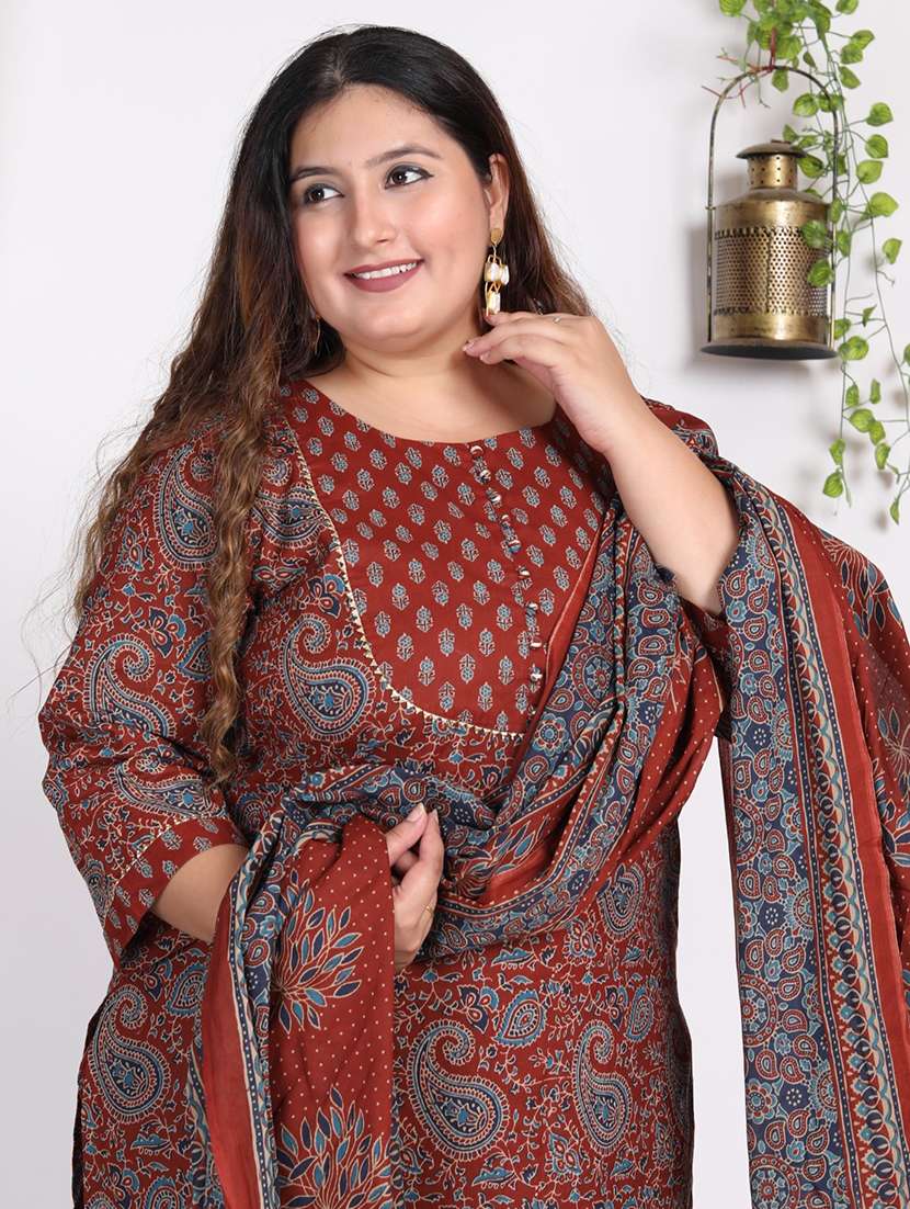 women paisley printed three quarter sleeve kurta pant with dupatta set - 22076475 -  Standard Image - 3