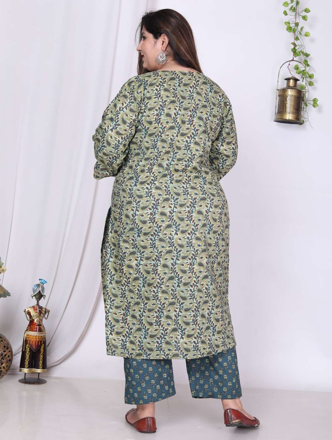 women paisley printed three quarter sleeve kurta pant with dupatta set - 22076479 -  Standard Image - 3
