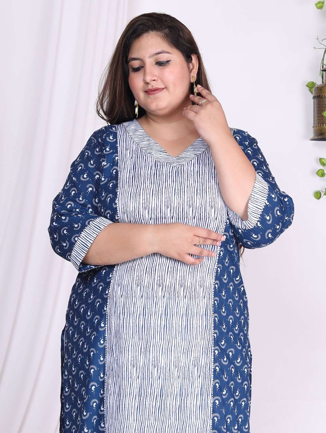 women plus size three quarter sleeve straight kurta - 22076561 -  Standard Image - 3