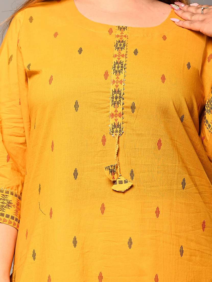 women plus size three quarter sleeve straight kurta - 22076588 -  Standard Image - 3