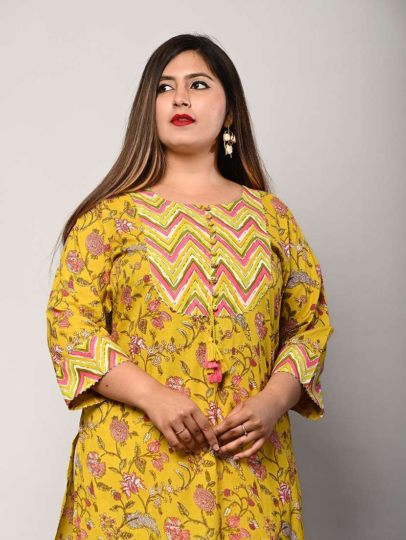 women plus size three quarter sleeve straight kurta - 22076609 -  Standard Image - 3
