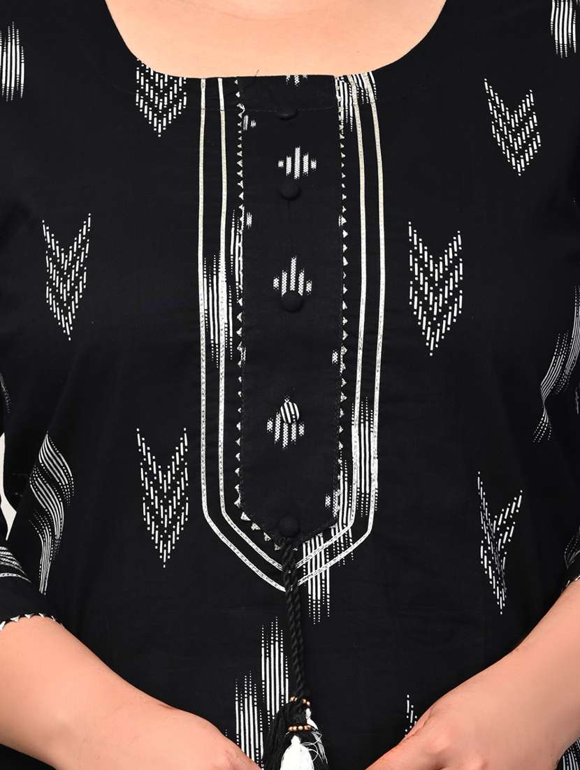 women plus size three quarter sleeve straight kurta - 22076611 -  Standard Image - 3