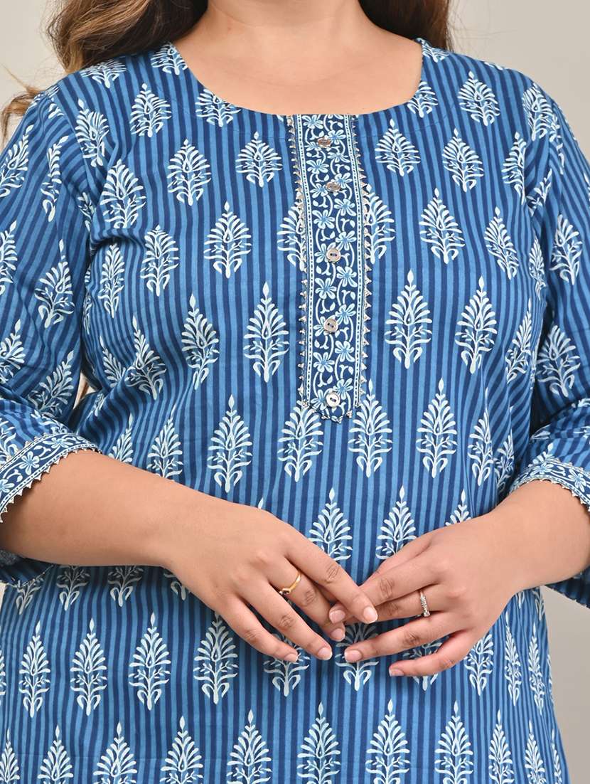 women plus size three quarter sleeve straight kurta - 22076626 -  Standard Image - 3