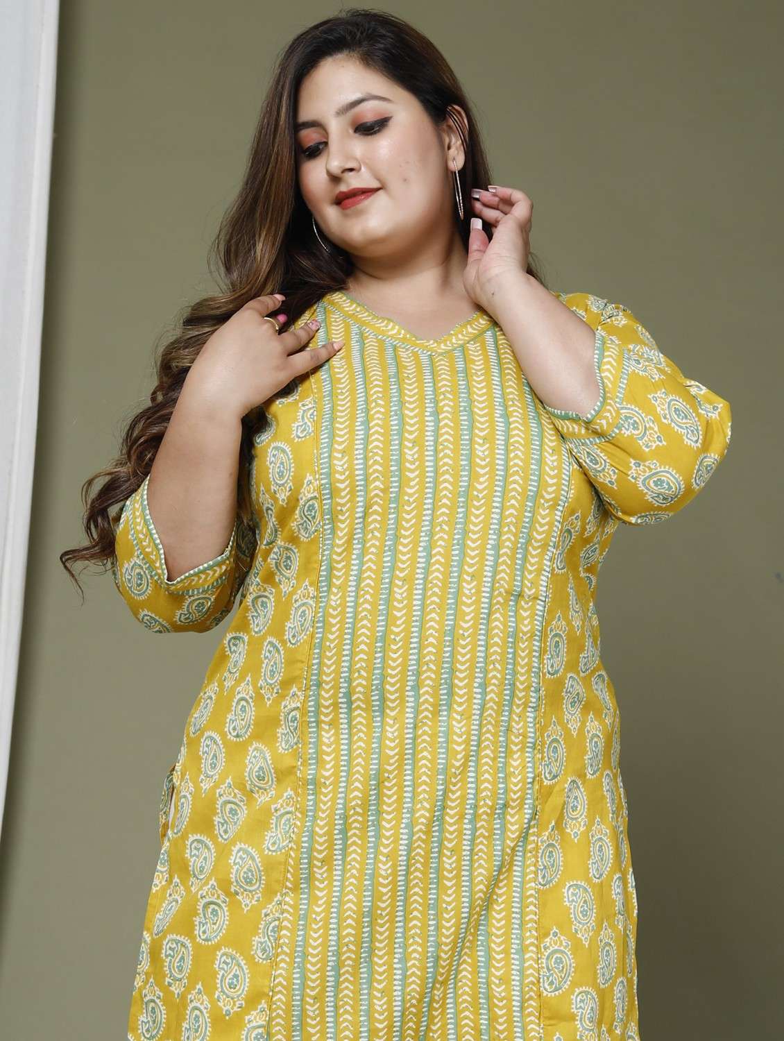 women plus size three quarter sleeve straight kurta - 22076641 -  Standard Image - 3