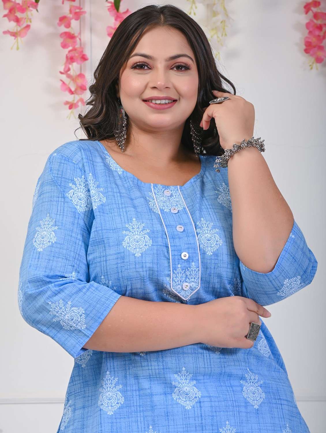 women plus size three quarter sleeve straight kurta - 22076647 -  Standard Image - 3