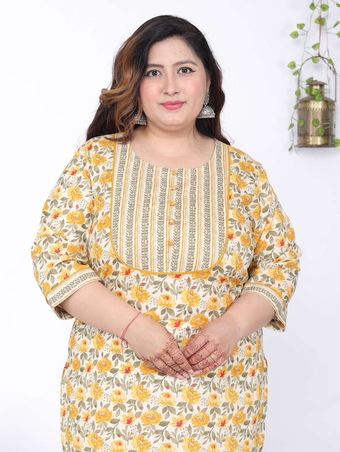 women plus size three quarter sleeve straight kurta - 22076661 -  Standard Image - 3