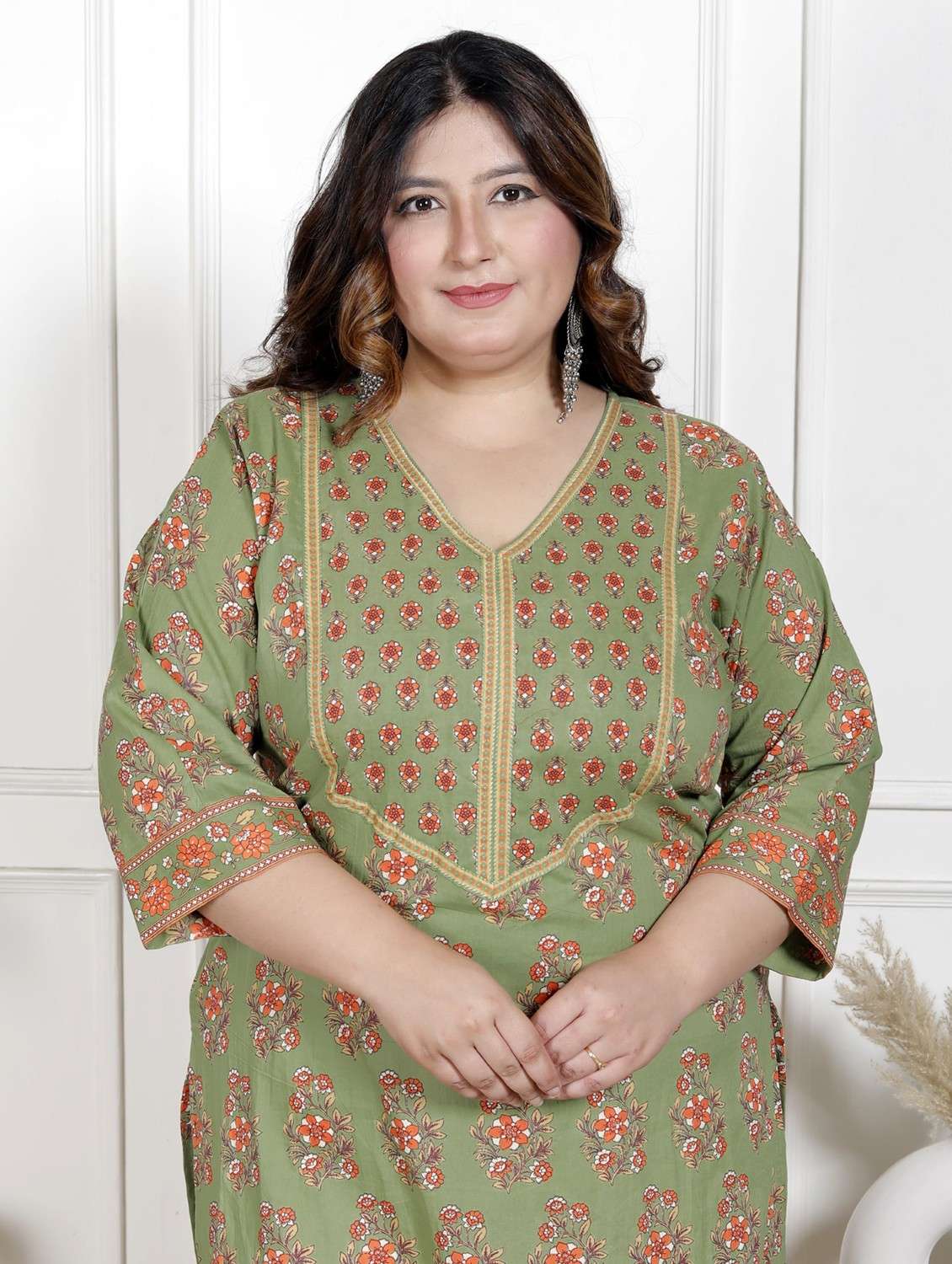 women plus size three quarter sleeve straight kurta - 22076663 -  Standard Image - 3