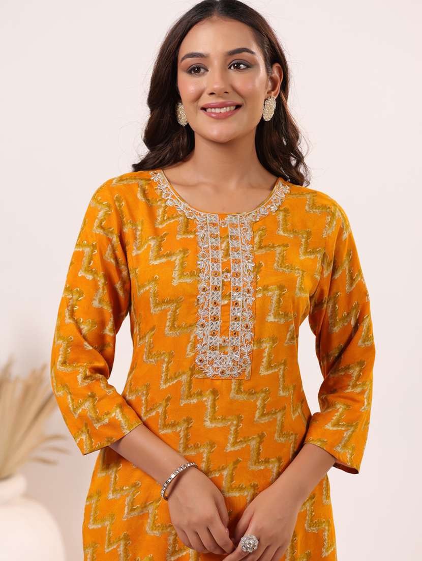 women printed three quarter sleeve straight kurta - 22076875 - Standard Image - 3