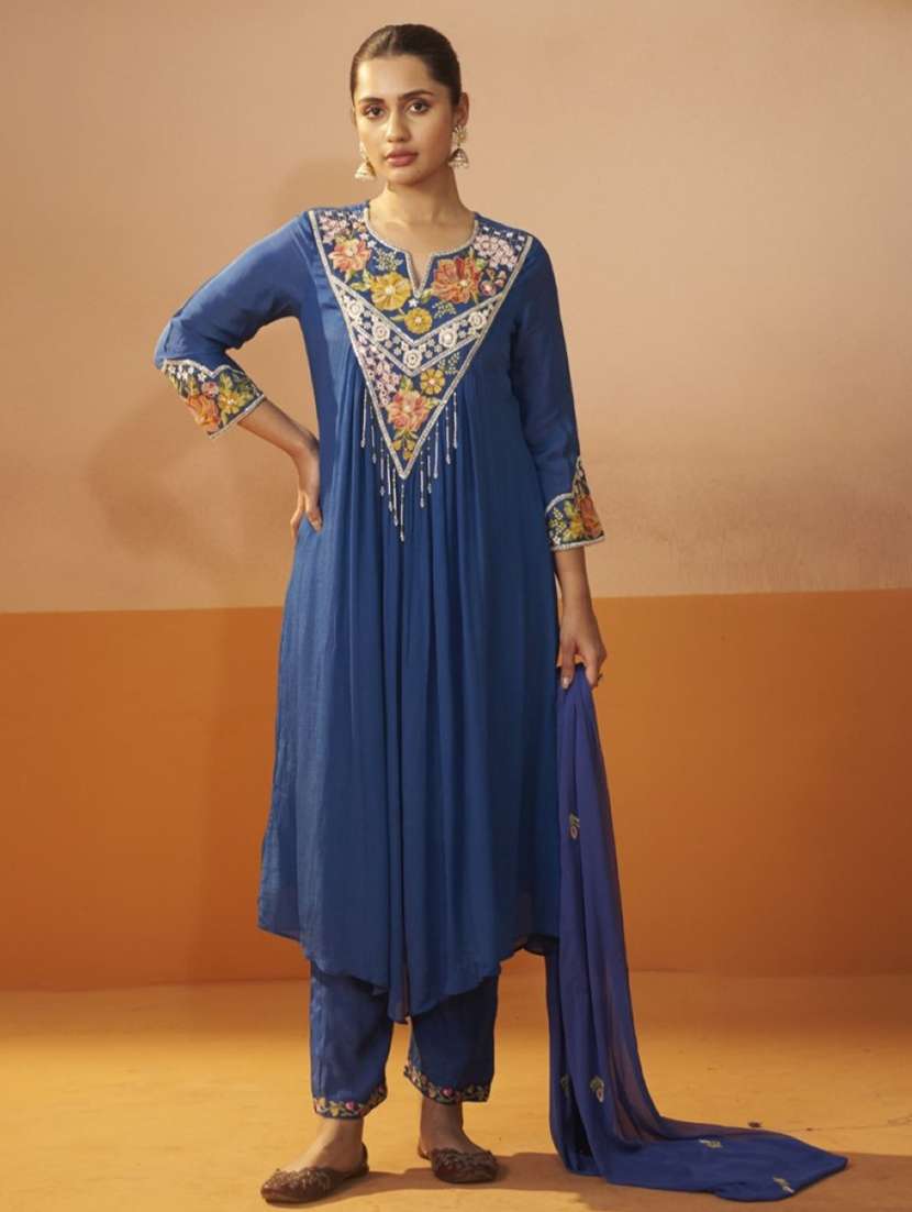 women embroidered long sleeve kurta pant with dupatta set - 22076914 - Zoom Image - 0